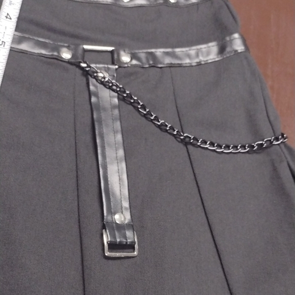 Chic Black Mini Skirt with Chain Accents Goth - Picture 13 of 14